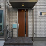 wood-house-entrance-japanese-building